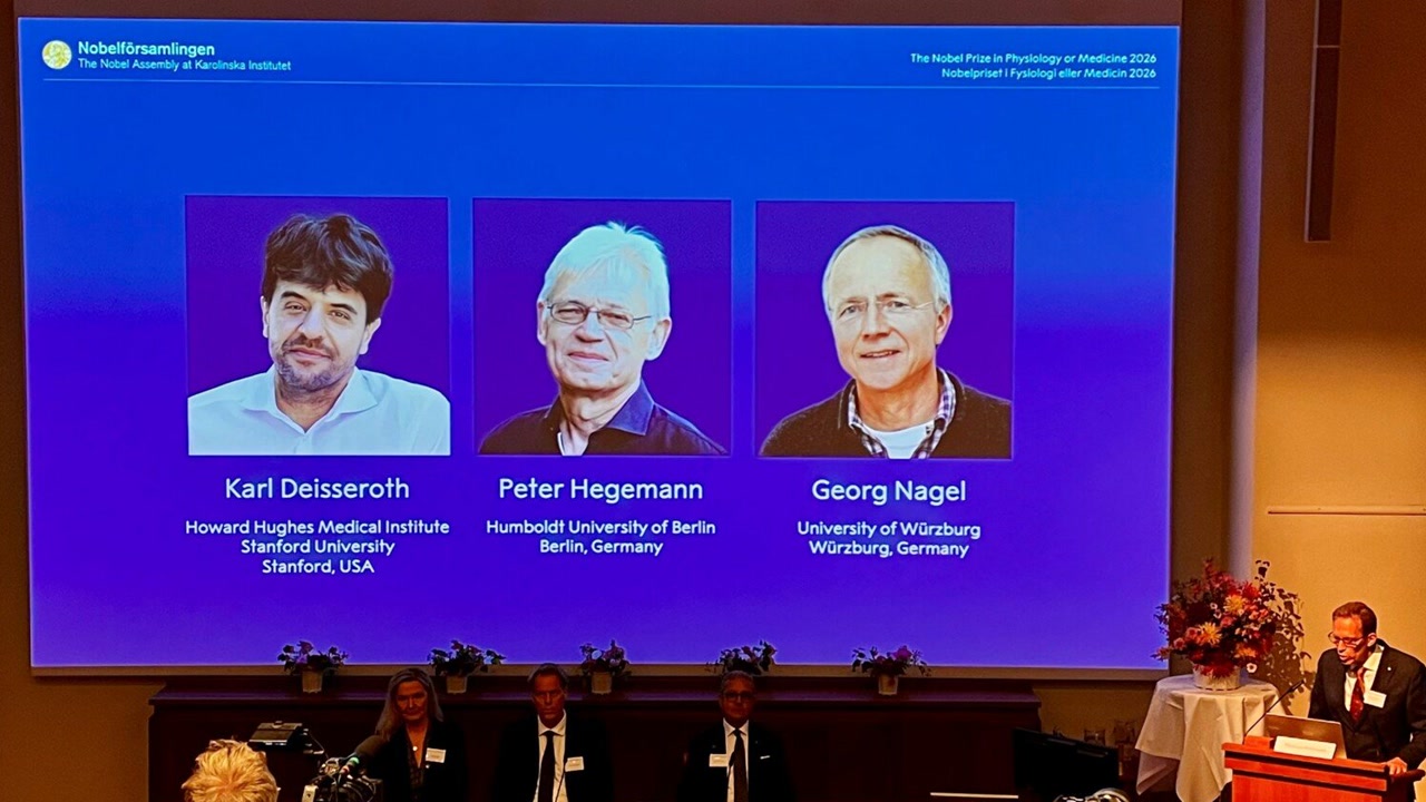 2026年诺奖公布现场。图源:卡罗林斯卡医学院;Cecilia Odlind摄。