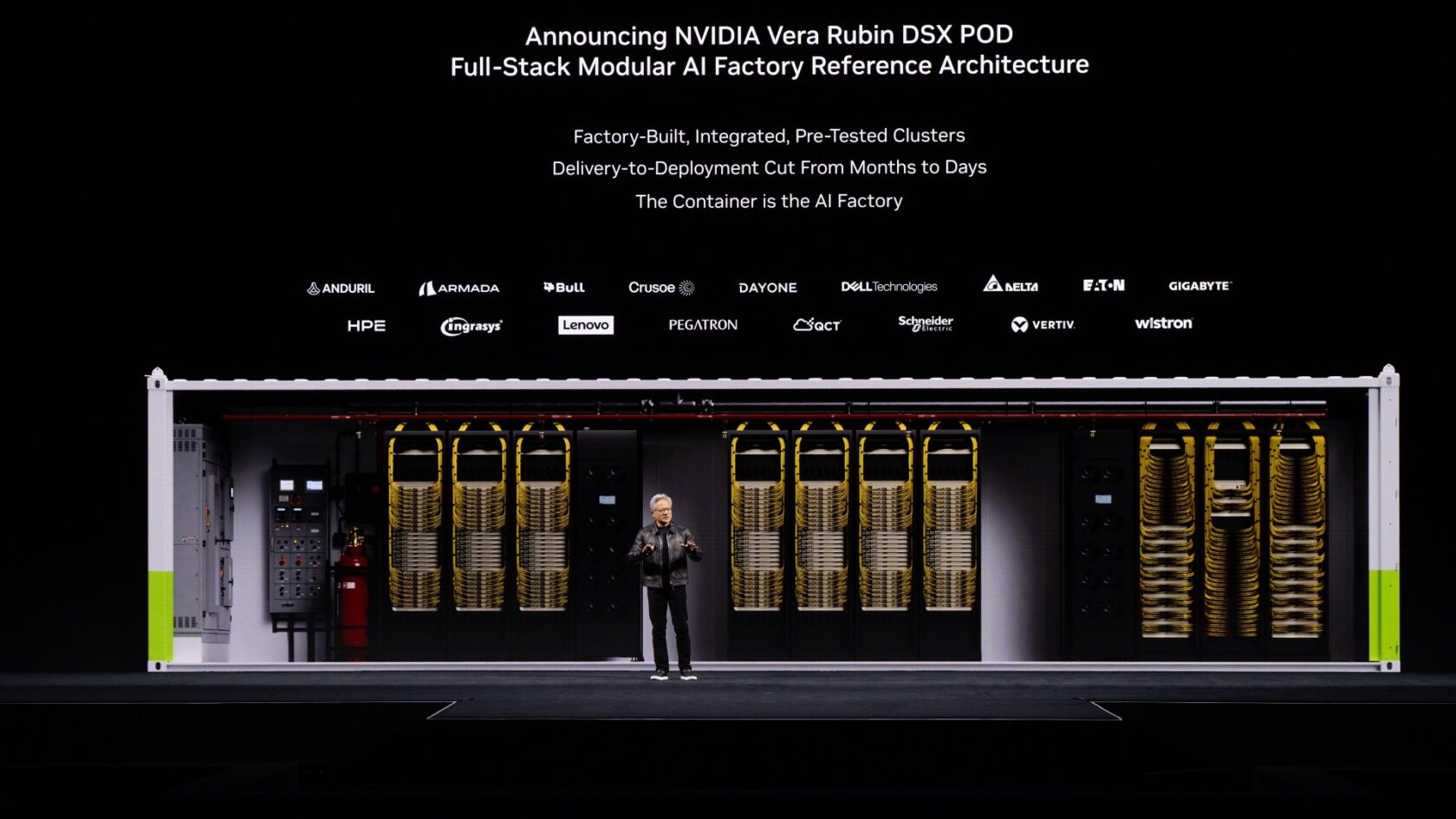 黄仁勋在柏林GTC介绍DSX POD