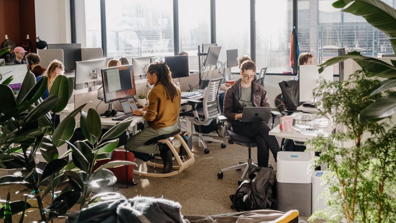 Anthropic冲刺上市：六图看清115.6亿美元单季收入与隐忧